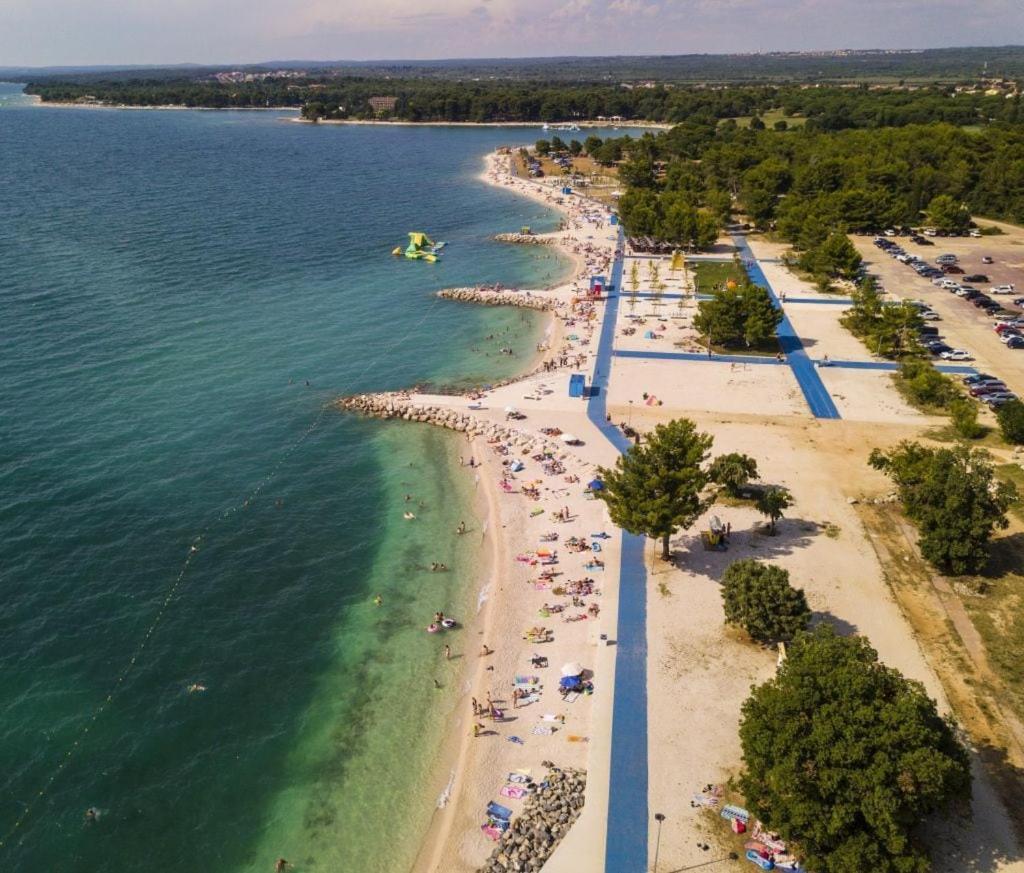 House For 12 People Close To The Sea Holiday home Pula